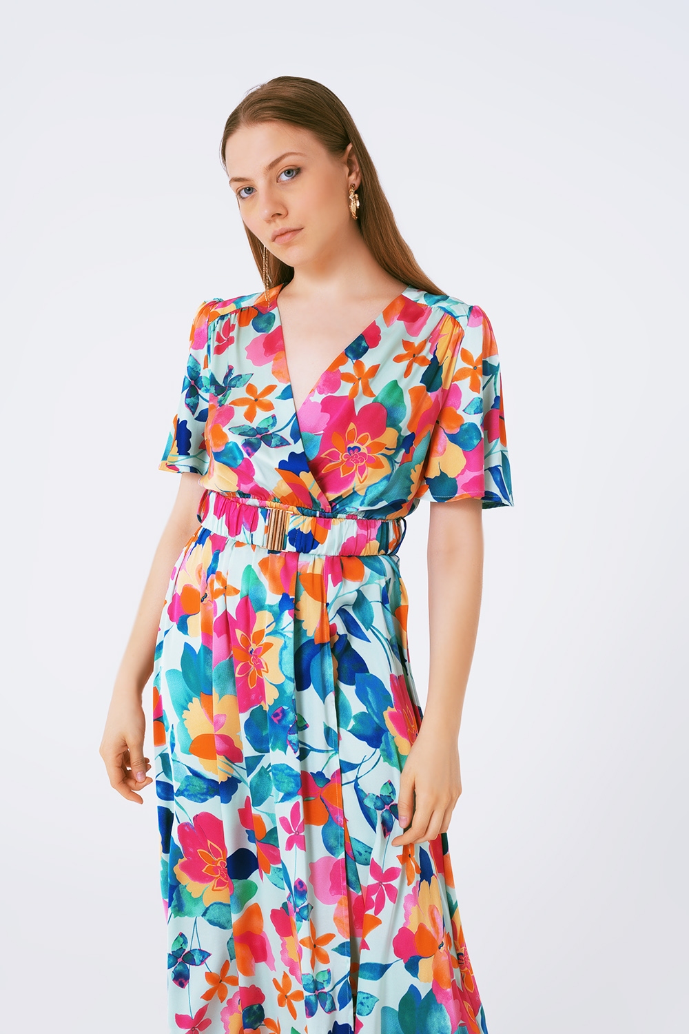 vestido largo de sat&eacute;n suave con cintur&oacute;n y estampado de flores