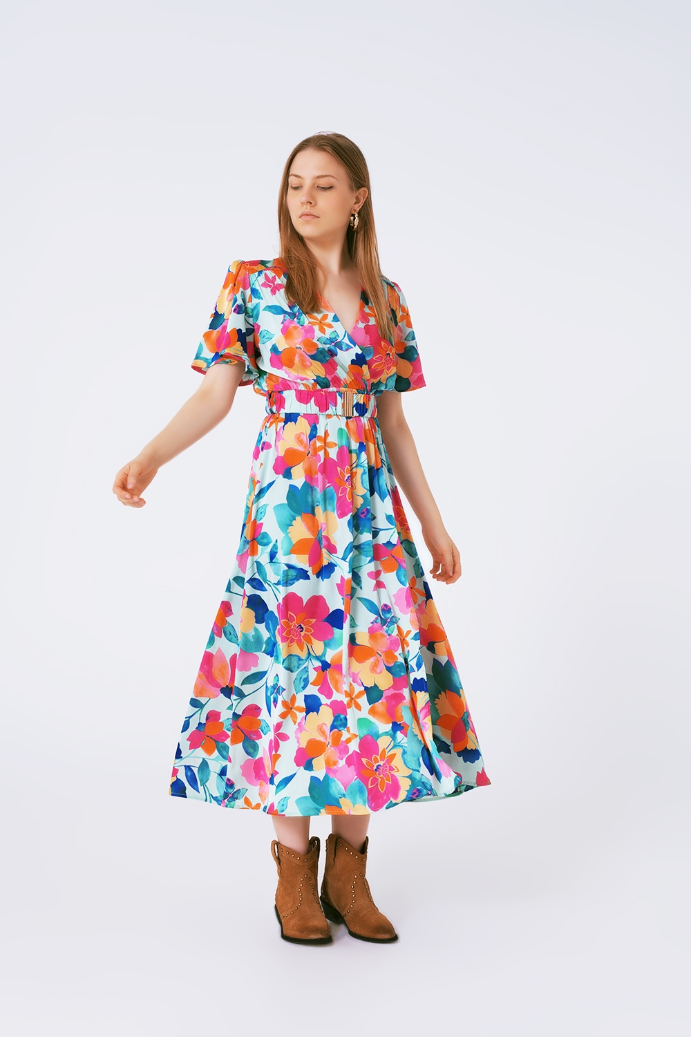 vestido largo de sat&eacute;n suave con cintur&oacute;n y estampado de flores