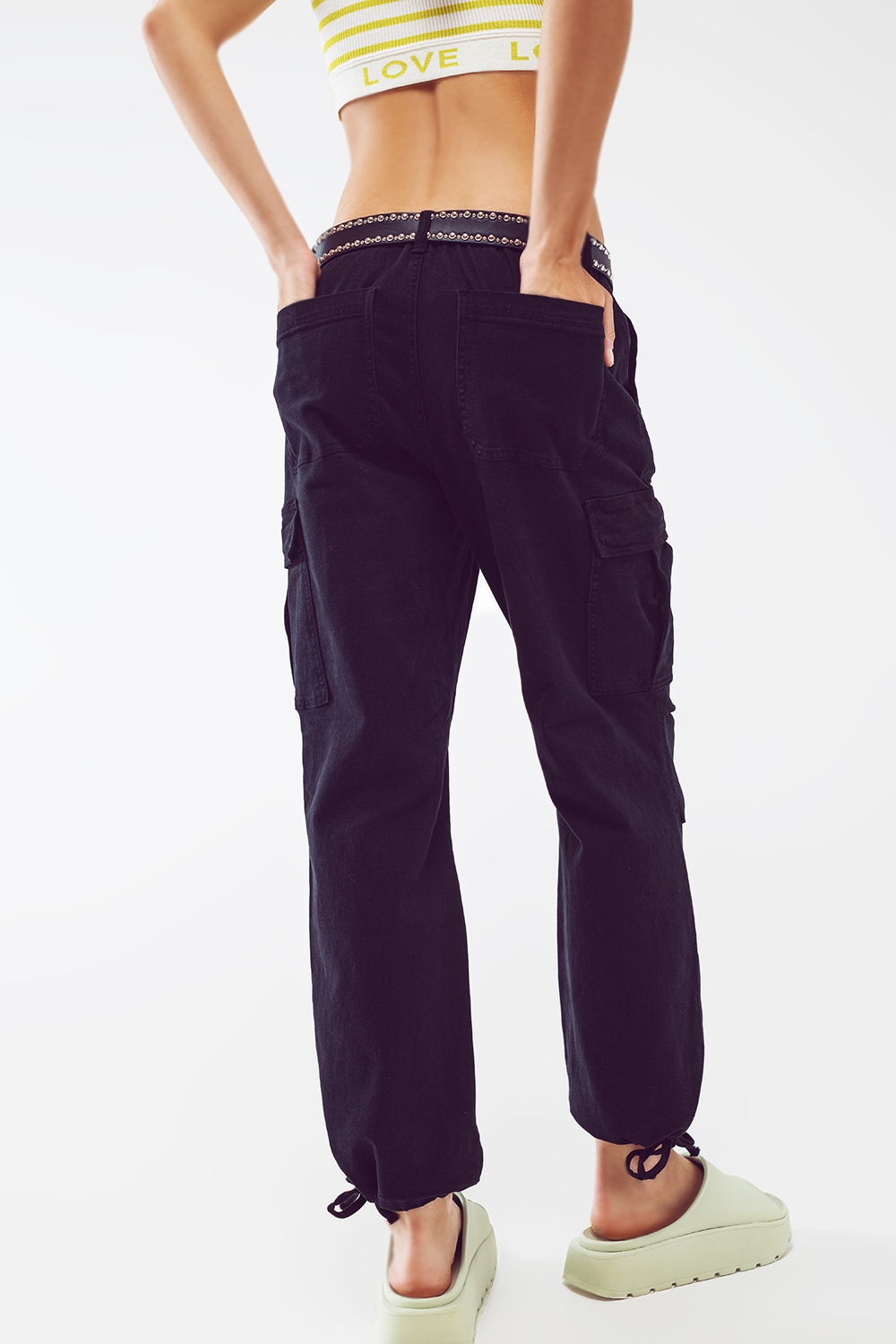 Pantalones cargo con extremos de borla en negro Pantalones cargo con extremos de borla en negro