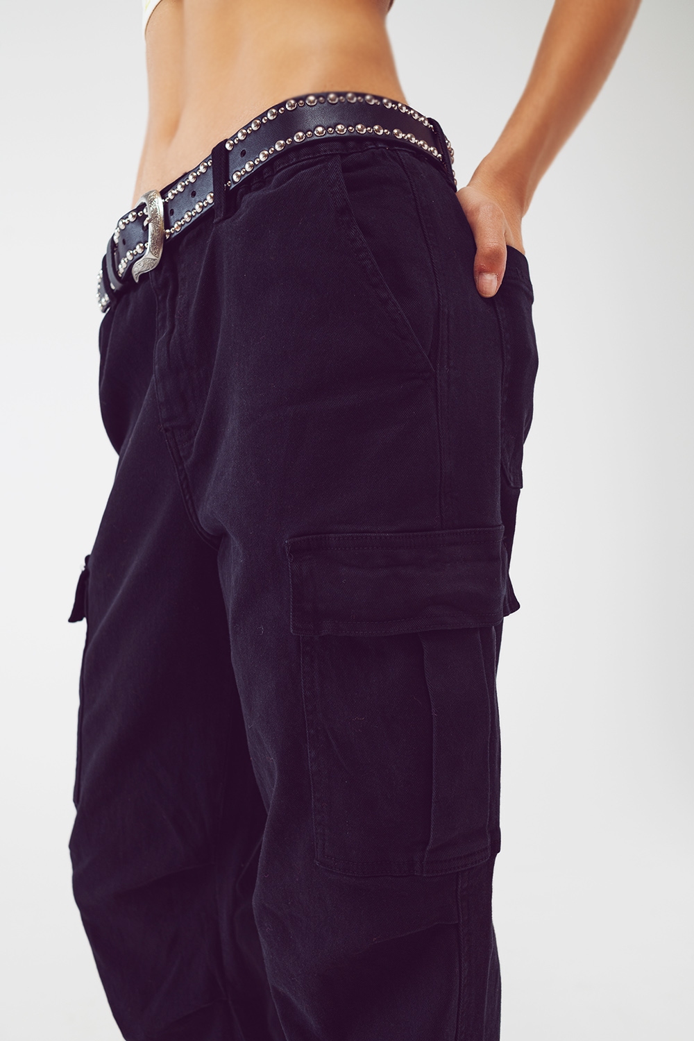 Pantalones cargo con extremos de borla en negro Pantalones cargo con extremos de borla en negro