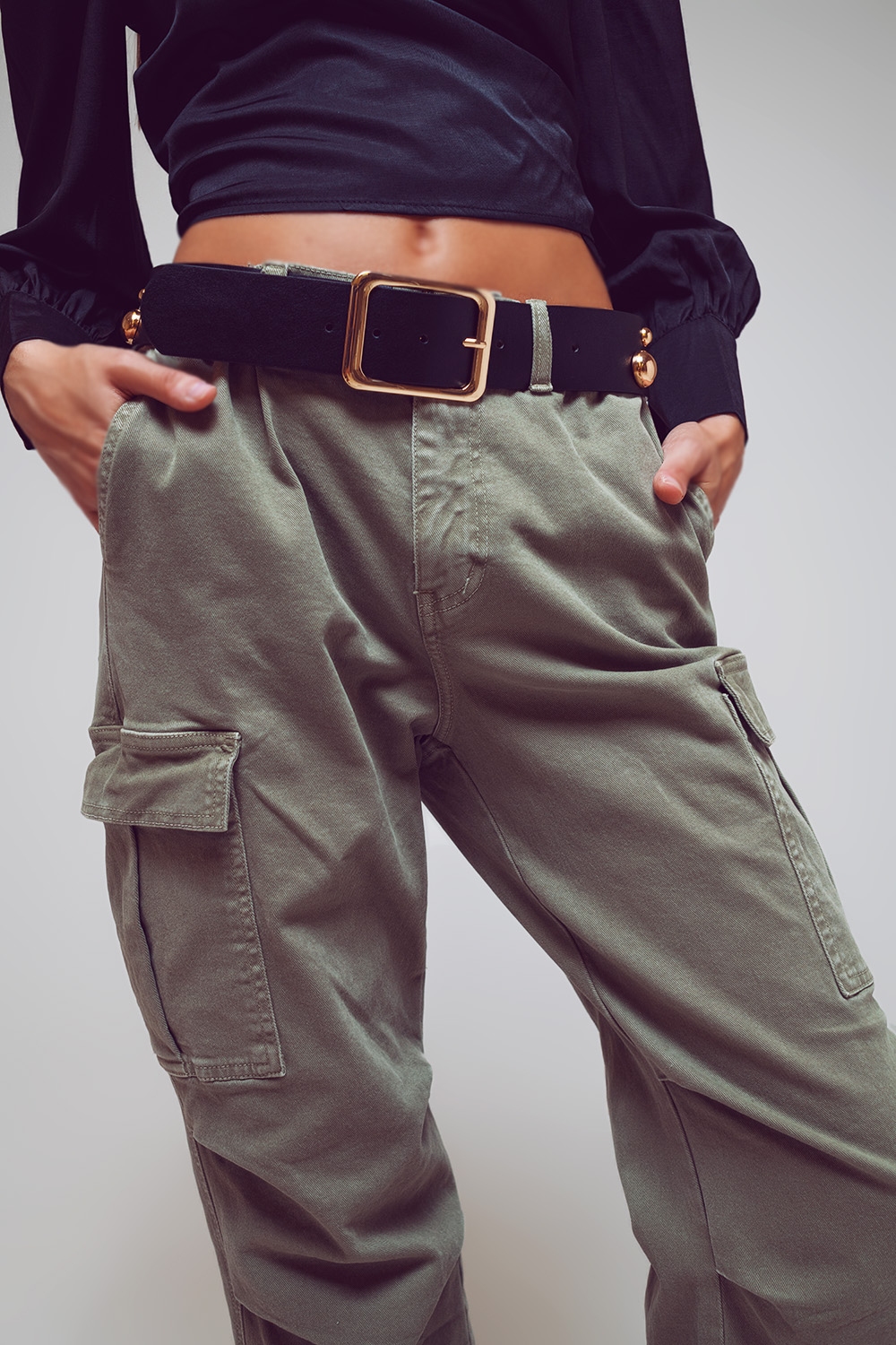 Pantalones cargo con extremos de borlas en verde militar Pantalones cargo con extremos de borlas en verde militar