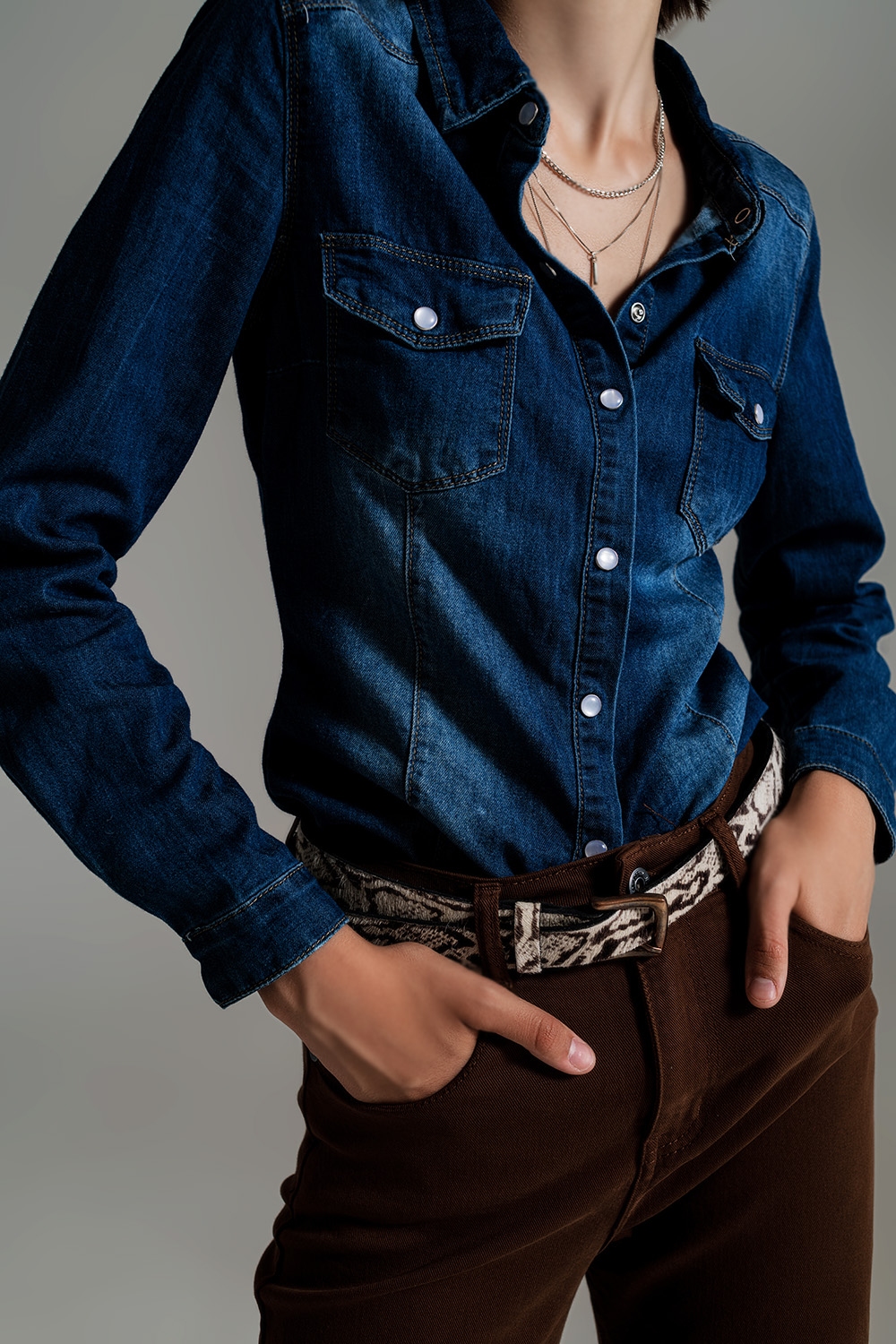Camisa vaquera con lavado azul medio