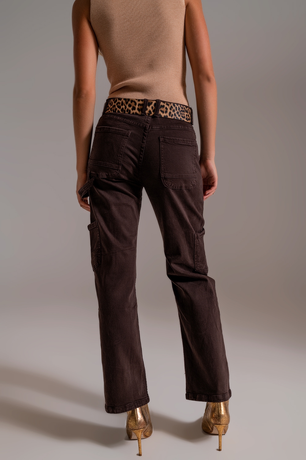 Pantalones cargo de pierna recta en marron Pantalones cargo de pierna recta en marron
