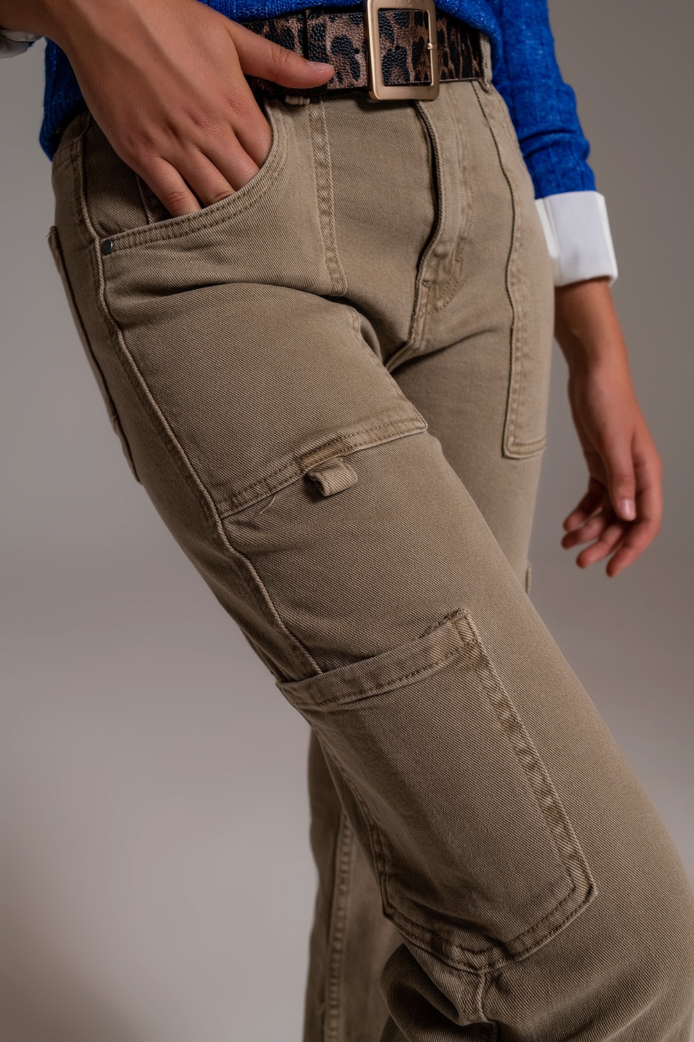 Pantalones cargo de pierna recta en marrón beige Pantalones cargo de pierna recta en marrón beige