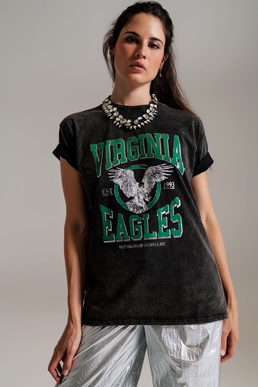 Camiseta negra con texto Virgina Eagels
