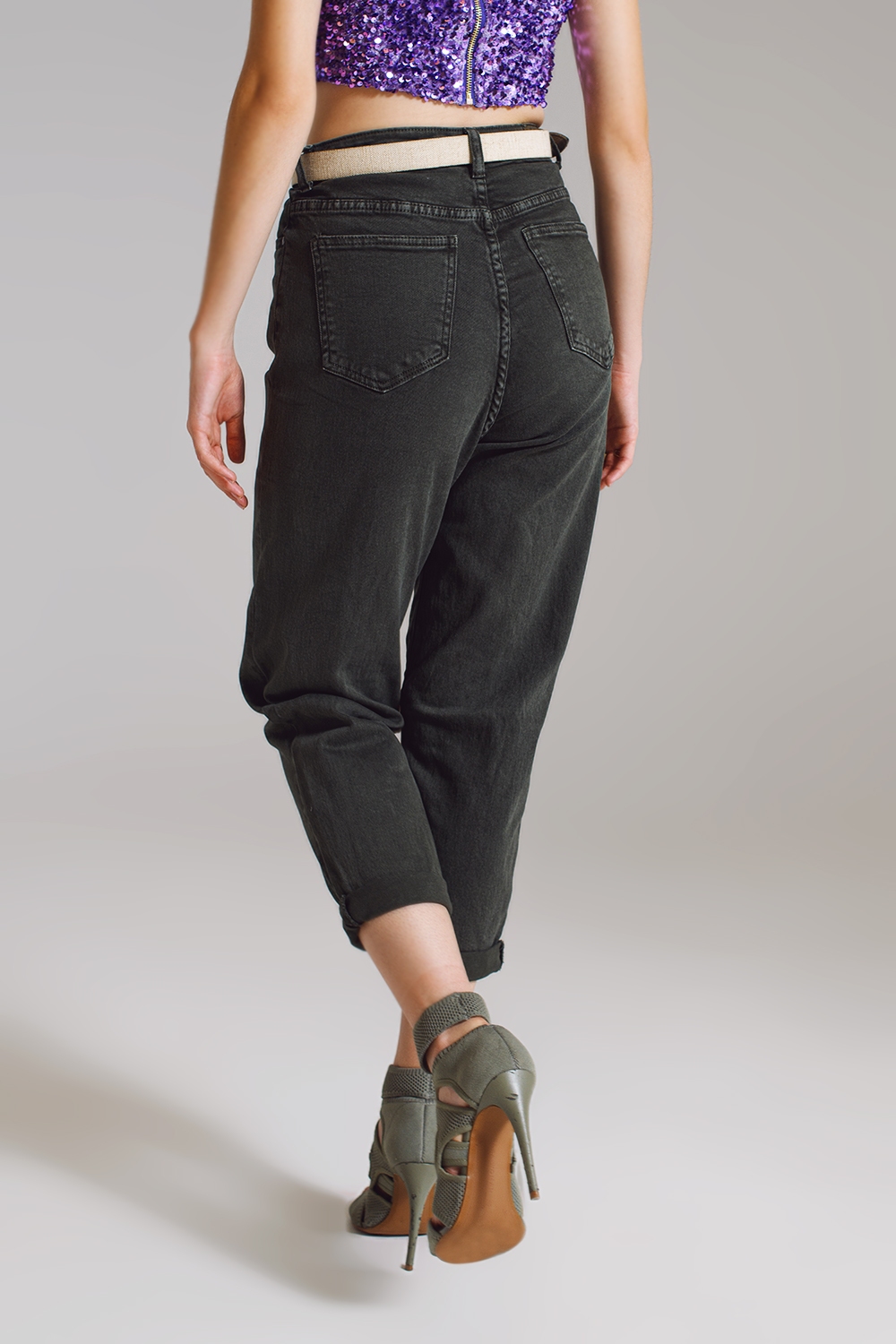 Pantalones verdes caqui y holgados con detalle de bolsillo en la cintura Pantalones verdes caqui y holgados con detalle de bolsillo en la cintura