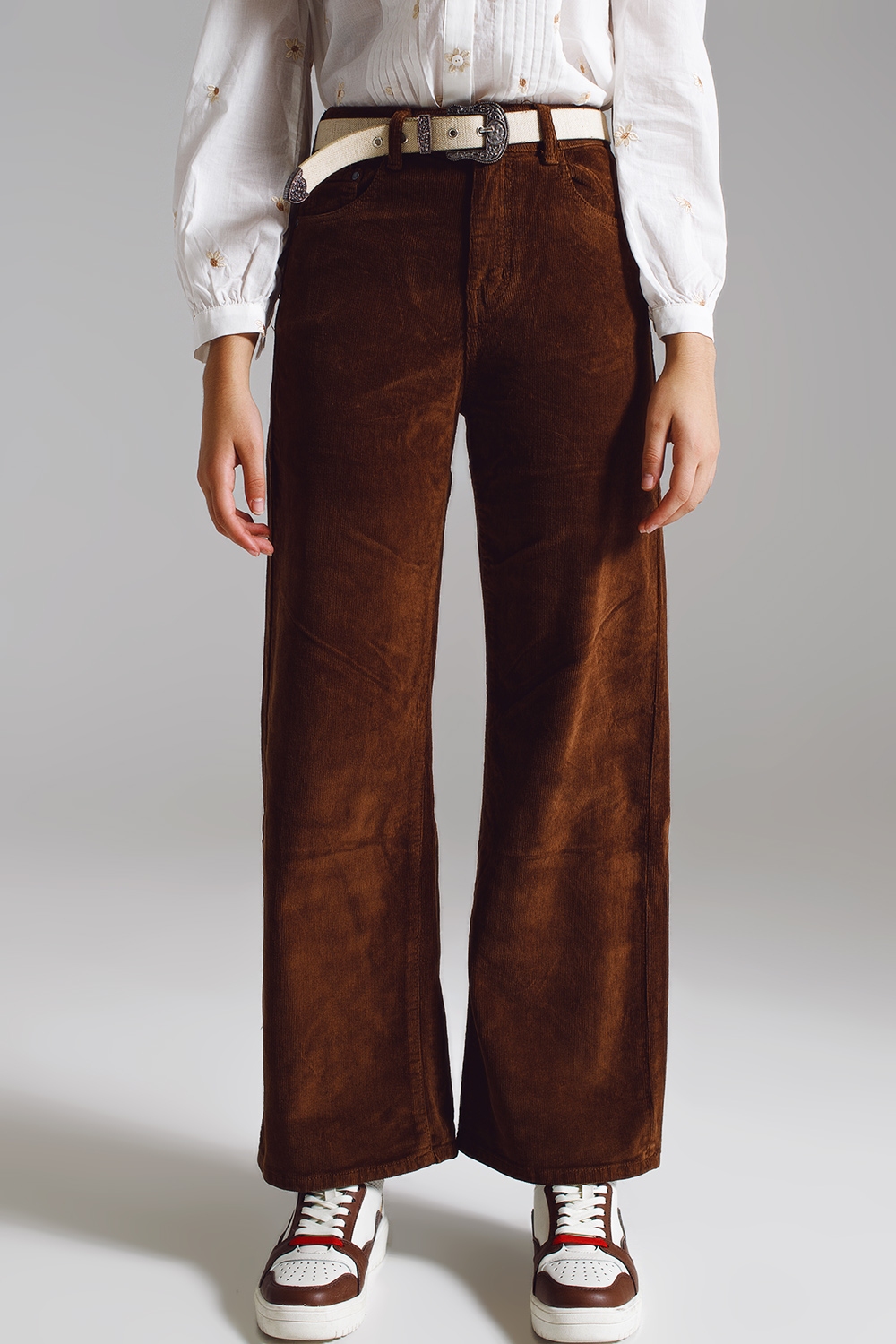 Pantalones capri marron de pana Pantalones capri marron de pana