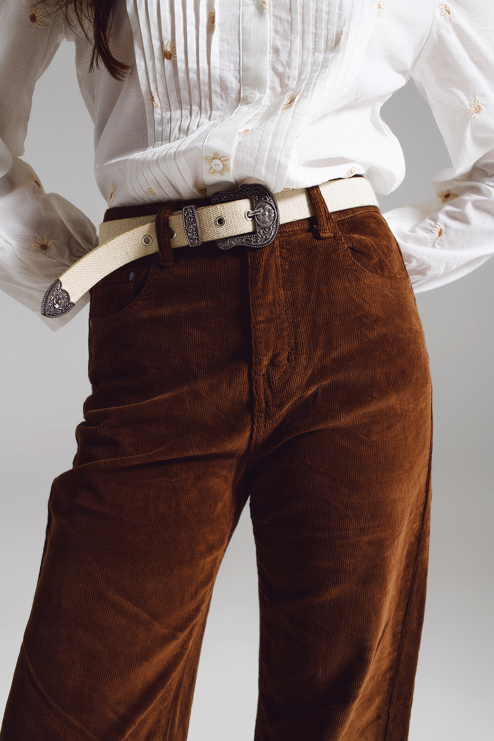 Pantalones capri marron de pana Pantalones capri marron de pana