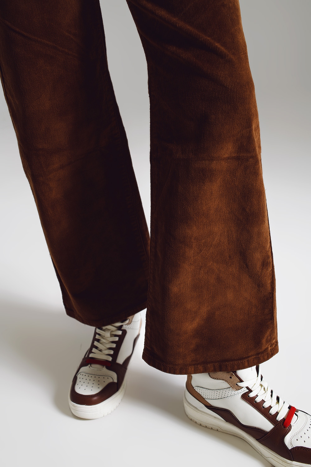 Pantalones capri marron de pana Pantalones capri marron de pana