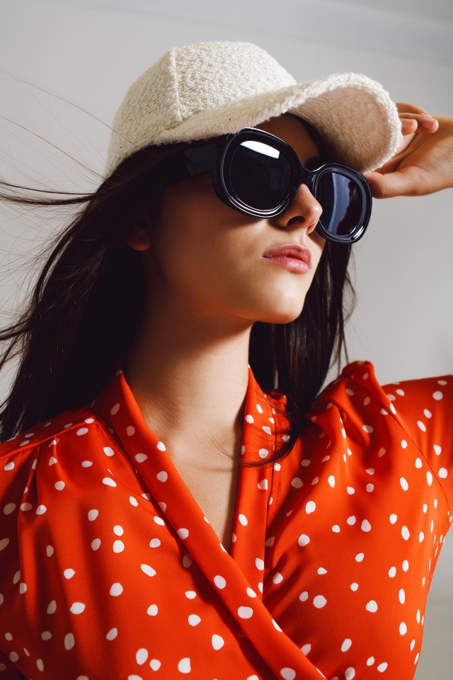 SUNGLASSES