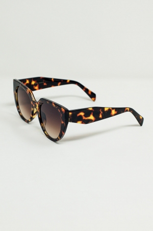 Oversized Cat Eye Sunglasses With Wide Rim in Tortoise Shell