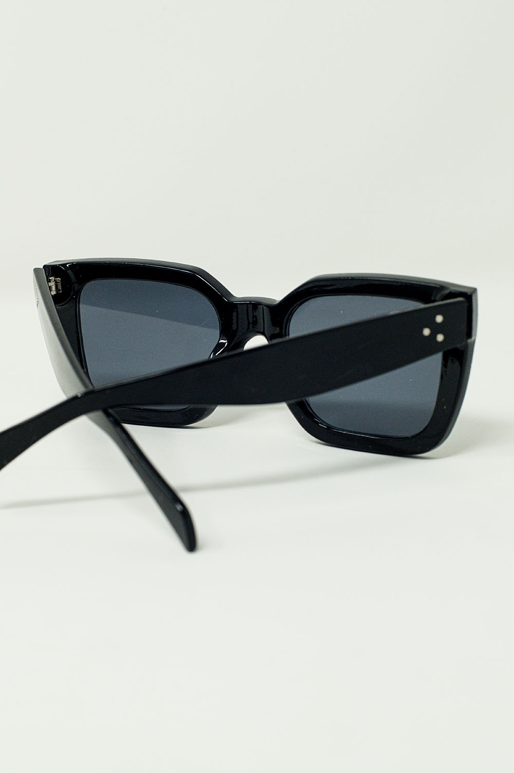 Gafas de sol cuadradas con cristales oscuros en negro Gafas de sol cuadradas con cristales oscuros en negro