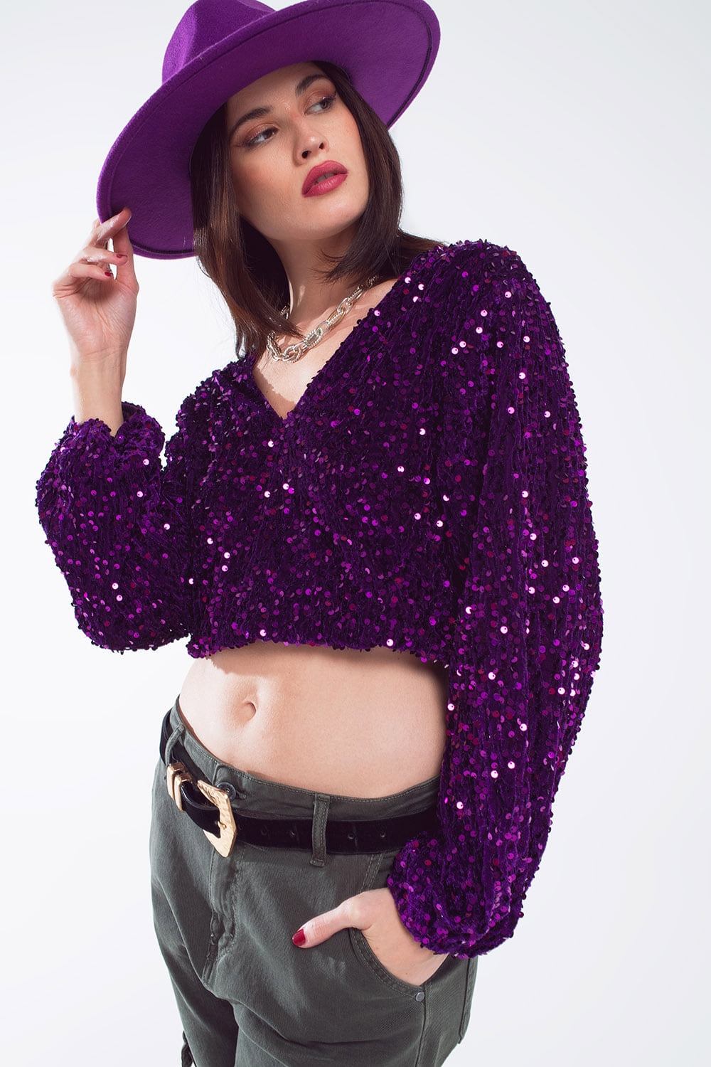 Top de lentejuelas morado con escote en V mangas globo y espalda abierta Top de lentejuelas morado con escote en V mangas globo y espalda abierta