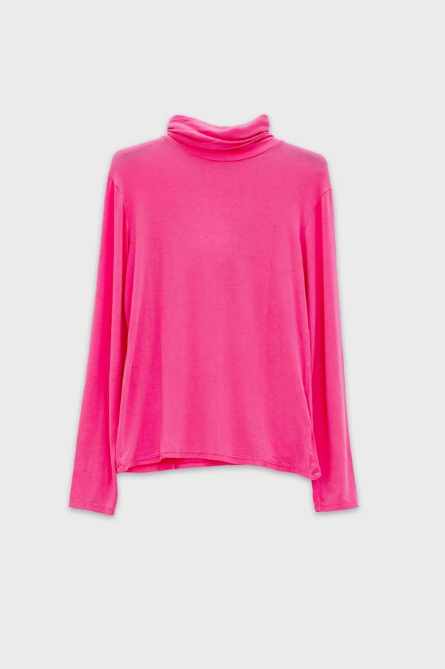 Top de cuello alto y manga larga en modal coral