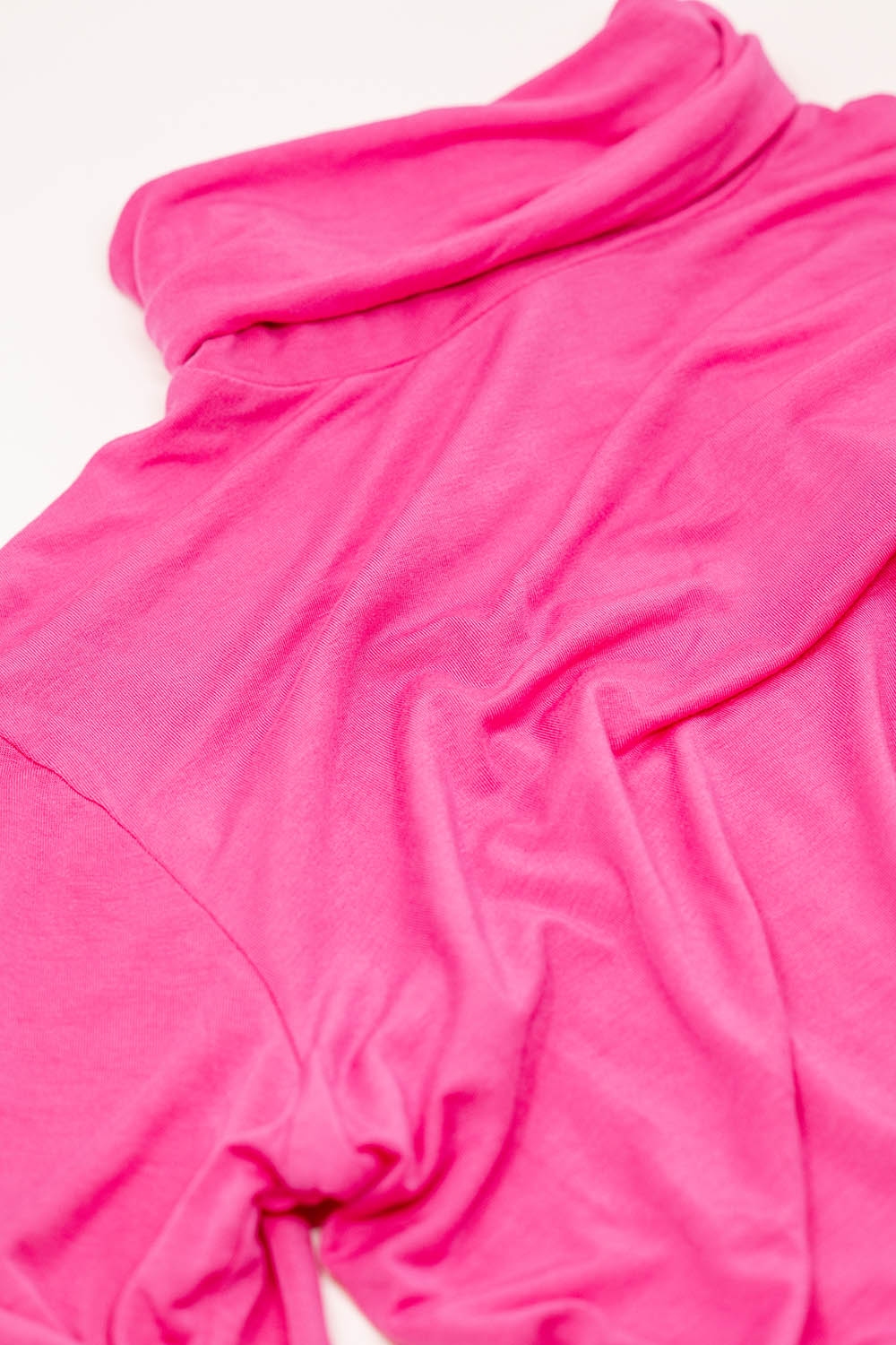 Top de cuello alto y manga larga en modal fucsia Top de cuello alto y manga larga en modal fucsia