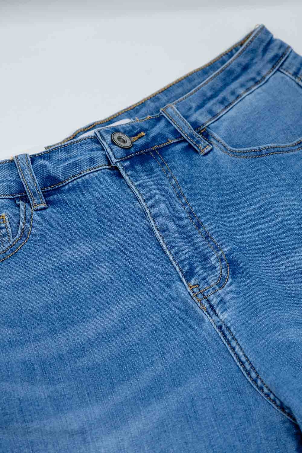 Vaqueros de cintura alta en denim el&aacute;stico de lavado medio