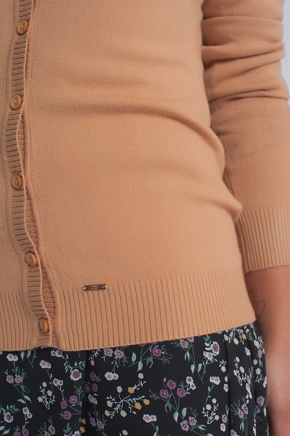 Chaqueta de punto con botones delanteros en camel Chaqueta de punto con botones delanteros en camel