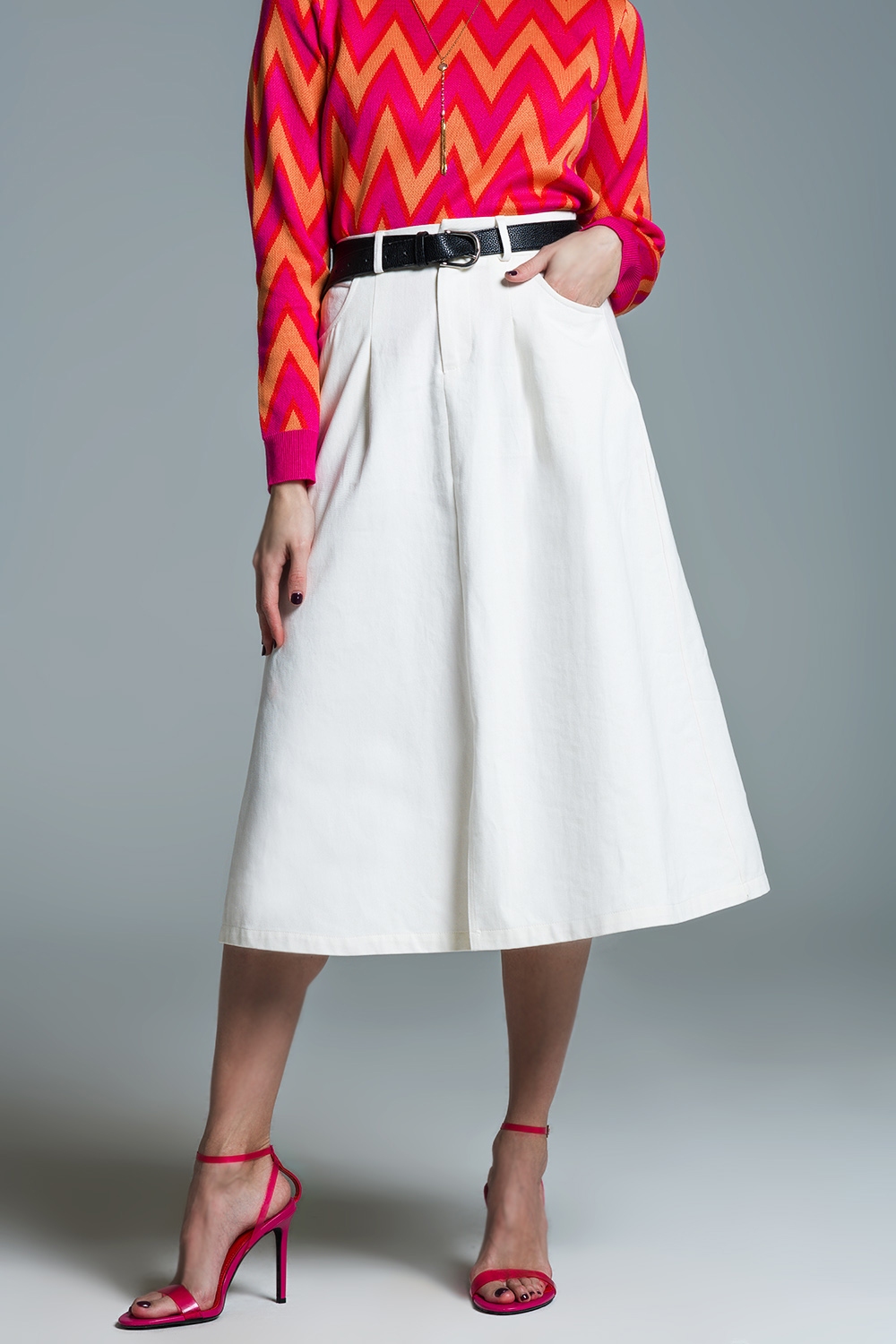 Falda blanca midi con bolsillos en blanco Falda blanca midi con bolsillos en blanco