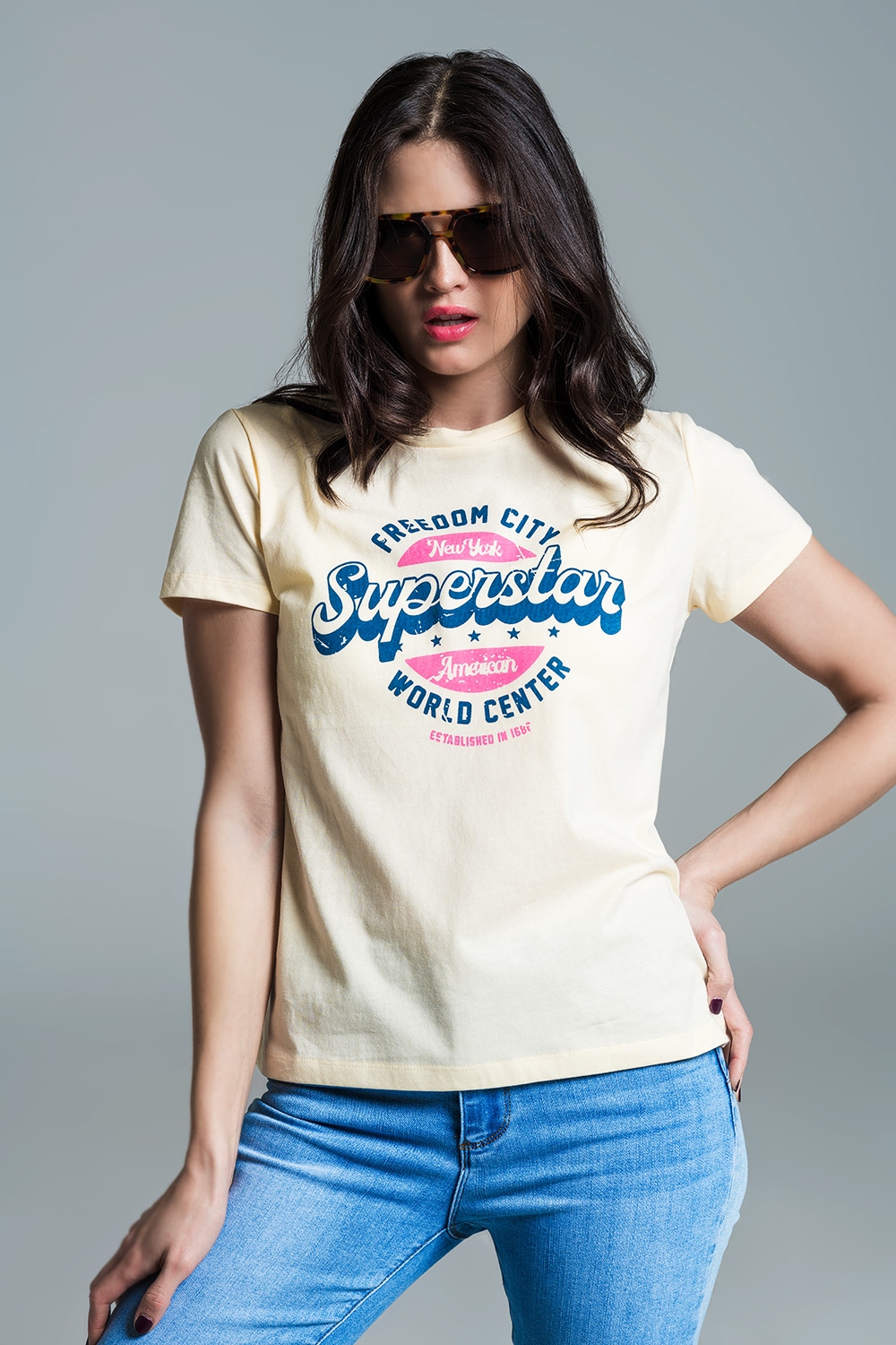 Camiseta amarilla estampada superstar