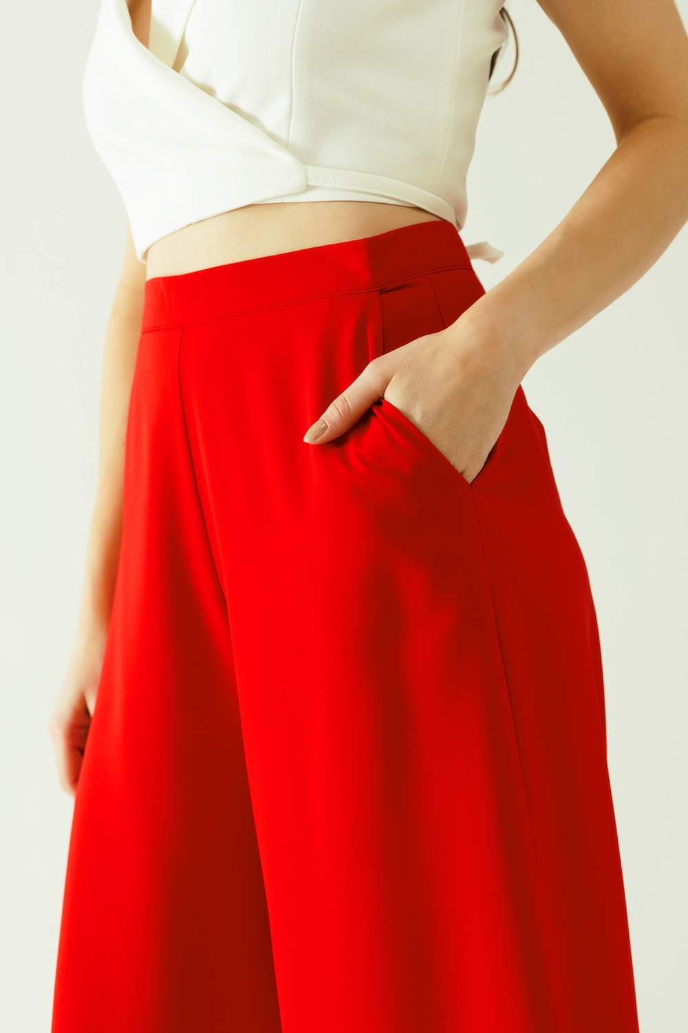 Pantalones acampanados amplios b&aacute;sicos rojos