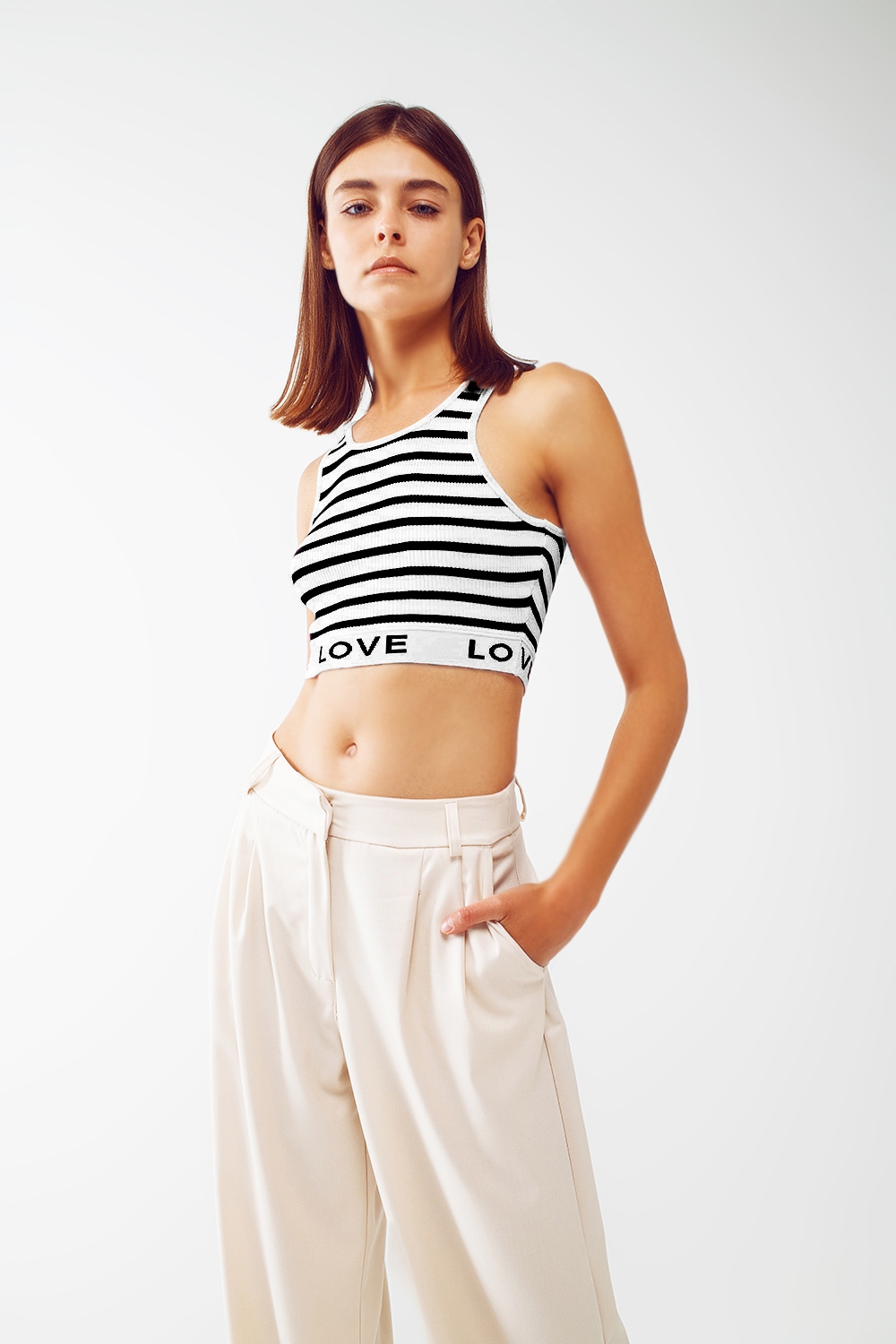 Top corto a rayas con texto de amor en blanco Top corto a rayas con texto de amor en blanco