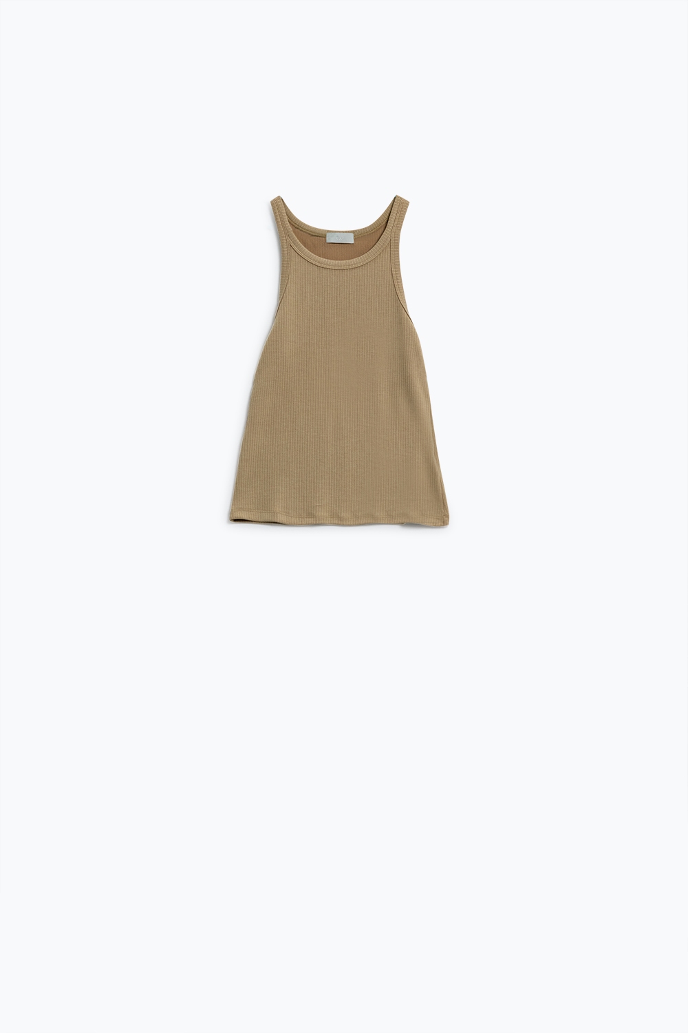 Top sin mangas beige con detalles de canal&eacute;