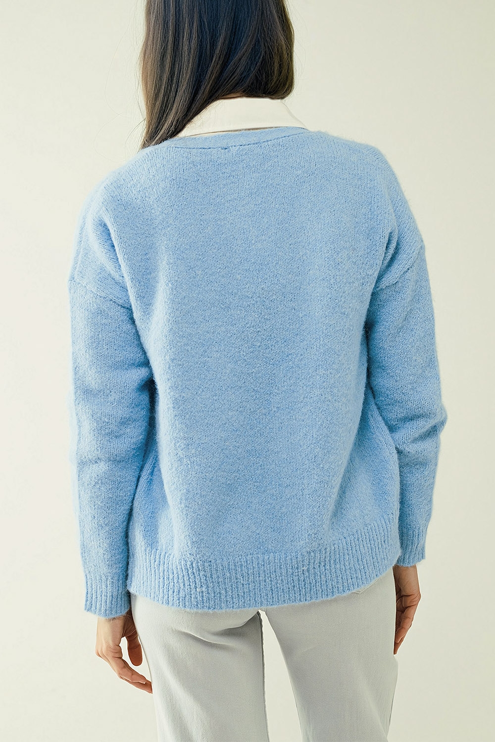 Chaqueta de punto azul con cuello de pico ancho y cierre de botones Chaqueta de punto azul con cuello de pico ancho y cierre de botones