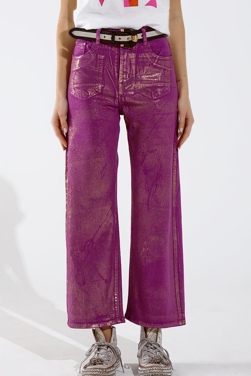 Vaqueros magenta de pata ancha con acabado metalizado en dorado Vaqueros magenta de pata ancha con acabado metalizado en dorado