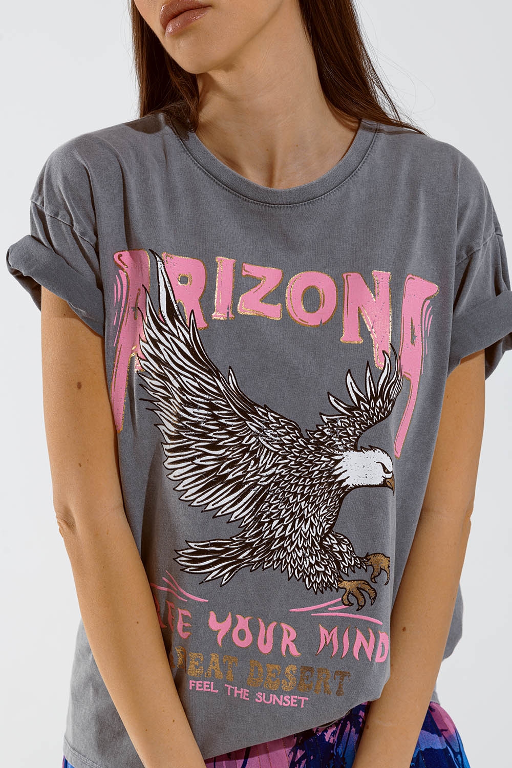 Camiseta Arizona con estampado digital de &aacute;guilas en gris