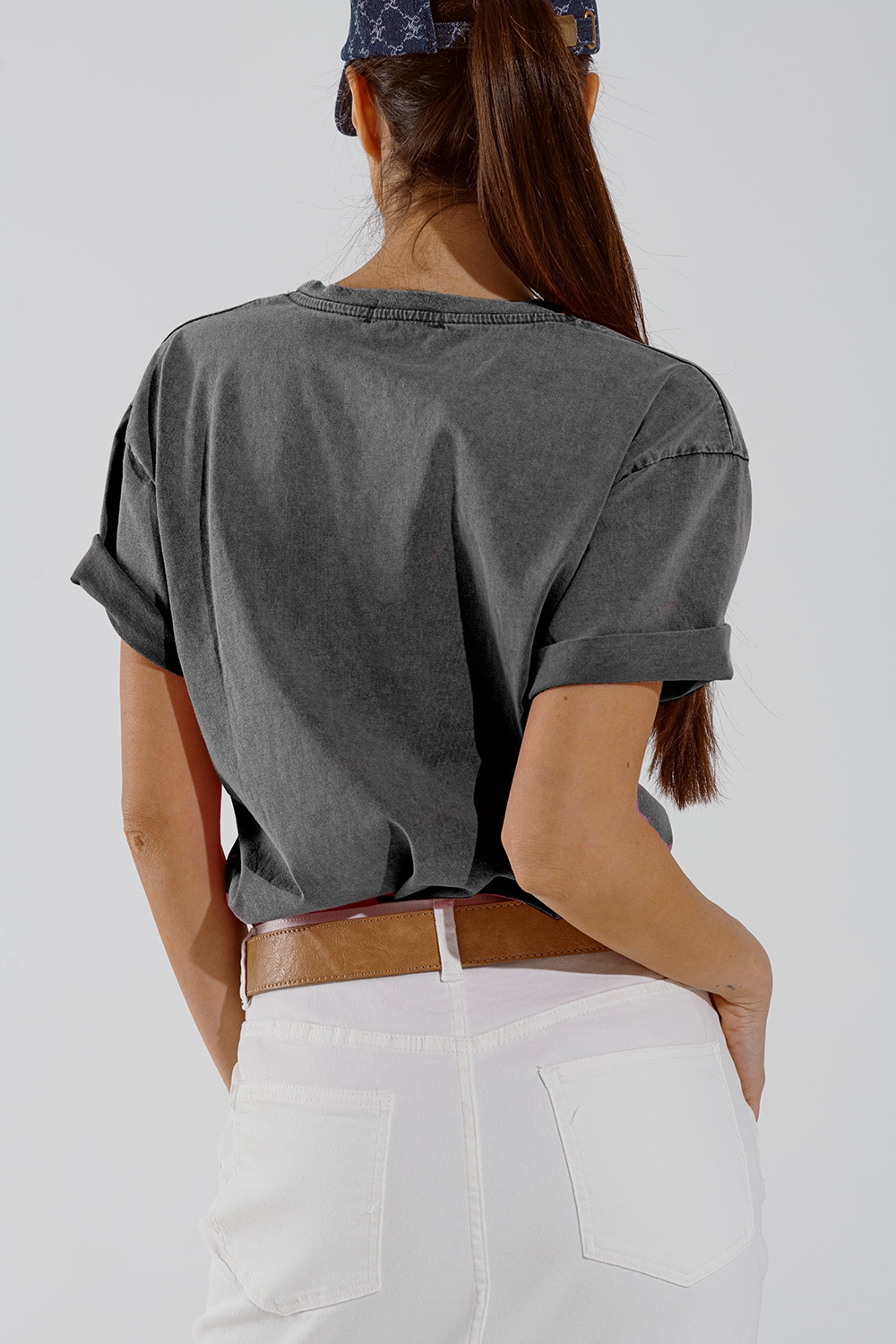 Camiseta cuello redondo gris con texto Belleville Camiseta cuello redondo gris con texto Belleville
