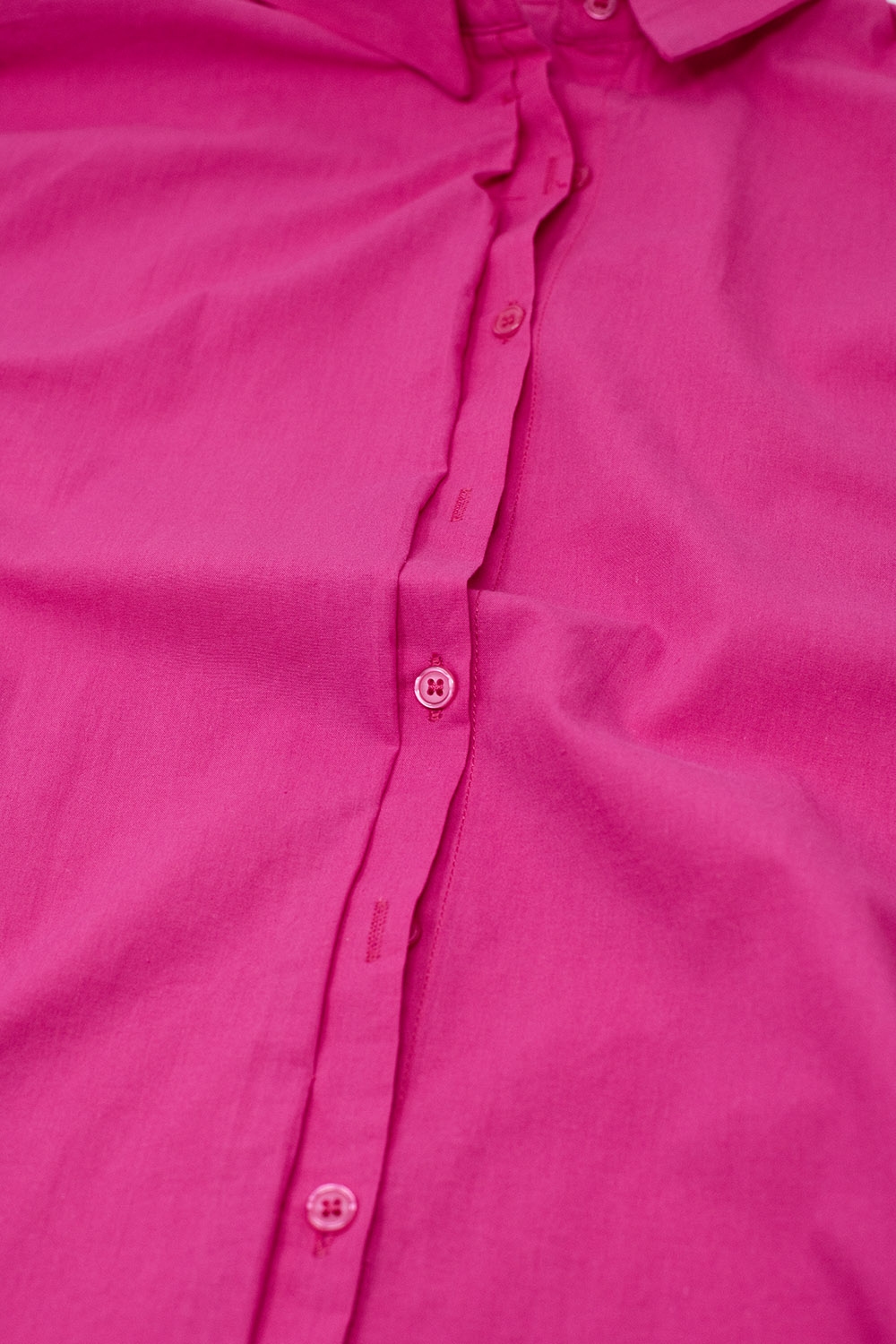 Camisa abotonada de manga corta en fucsia Camisa abotonada de manga corta en fucsia