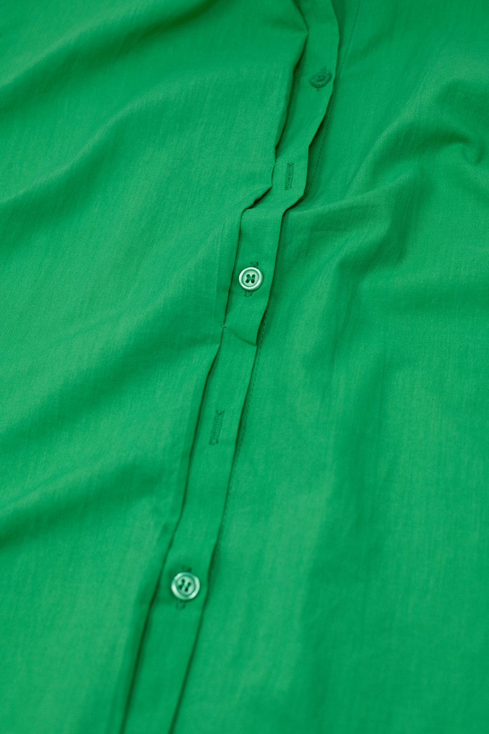 Camisa relajada de manga corta abotonada en verde Camisa relajada de manga corta abotonada en verde