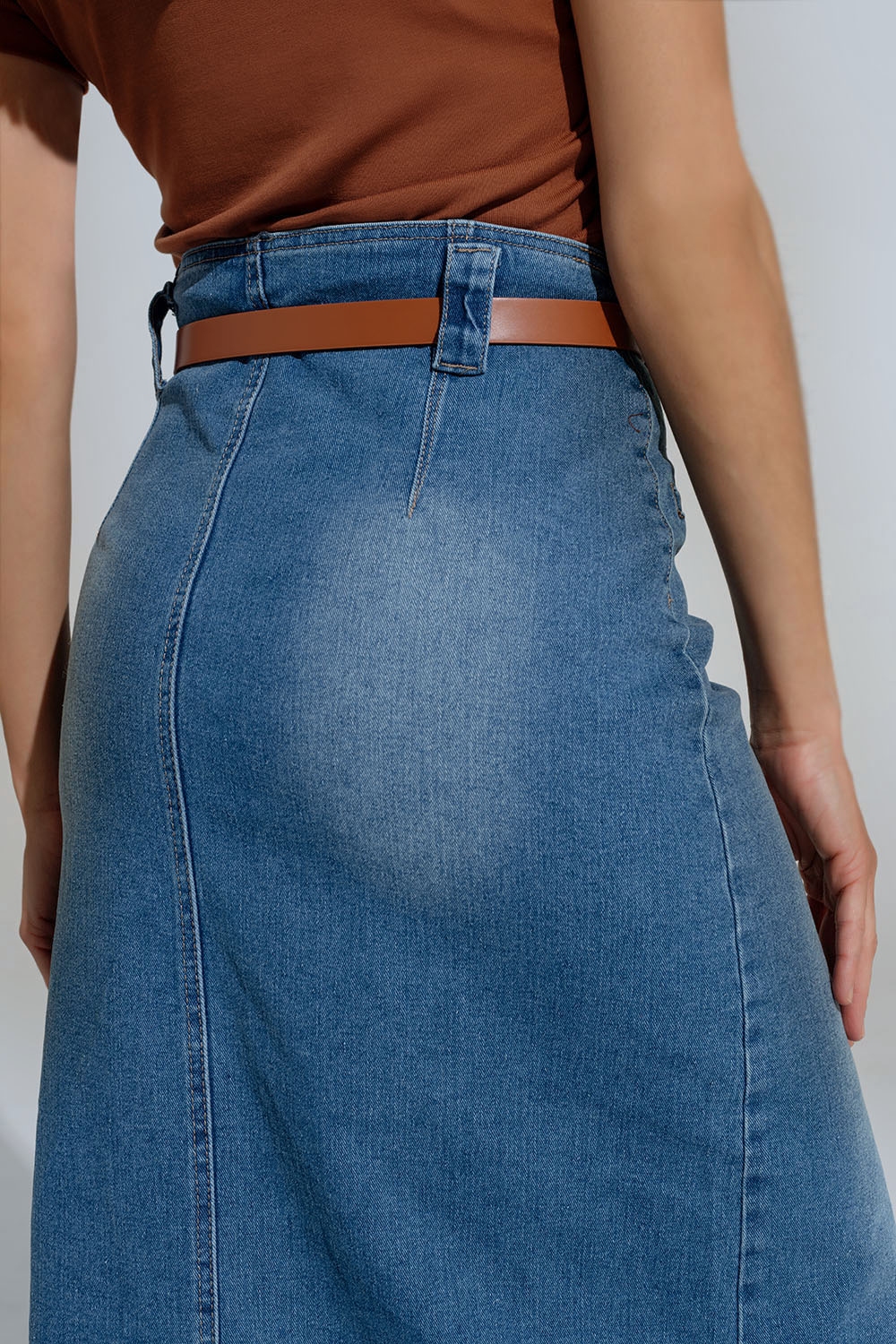 Falda vaquera midi azul con abertura delantera Falda vaquera midi azul con abertura delantera