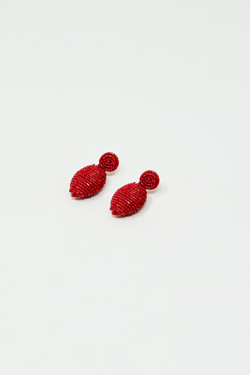 Pendientes de cuentas ovaladas en rojo