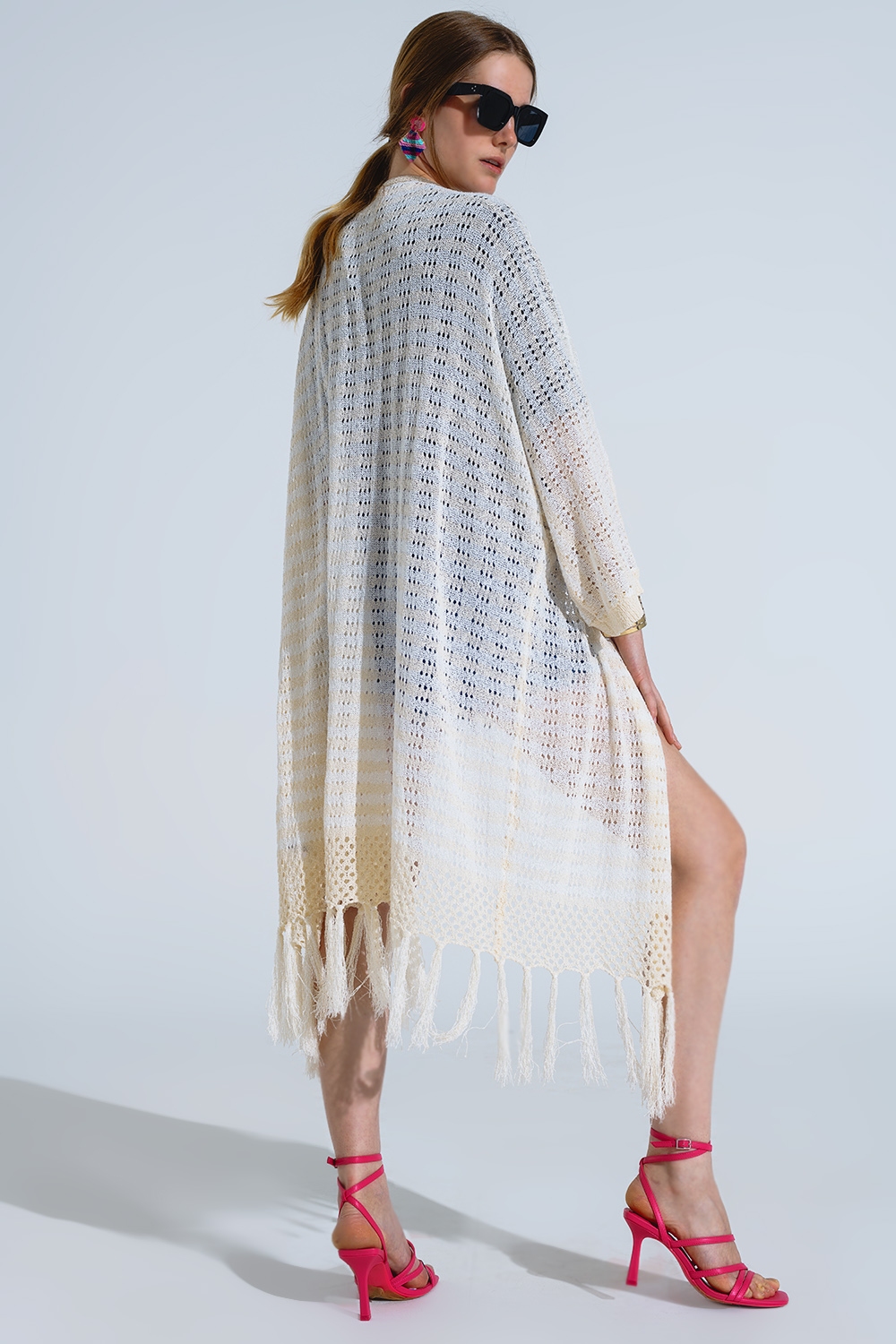 Poncho Crema Estilo Boho Con Punto Pointelle A Rayas Y Detalles De Flecos Poncho Crema Estilo Boho Con Punto Pointelle A Rayas Y Detalles De Flecos