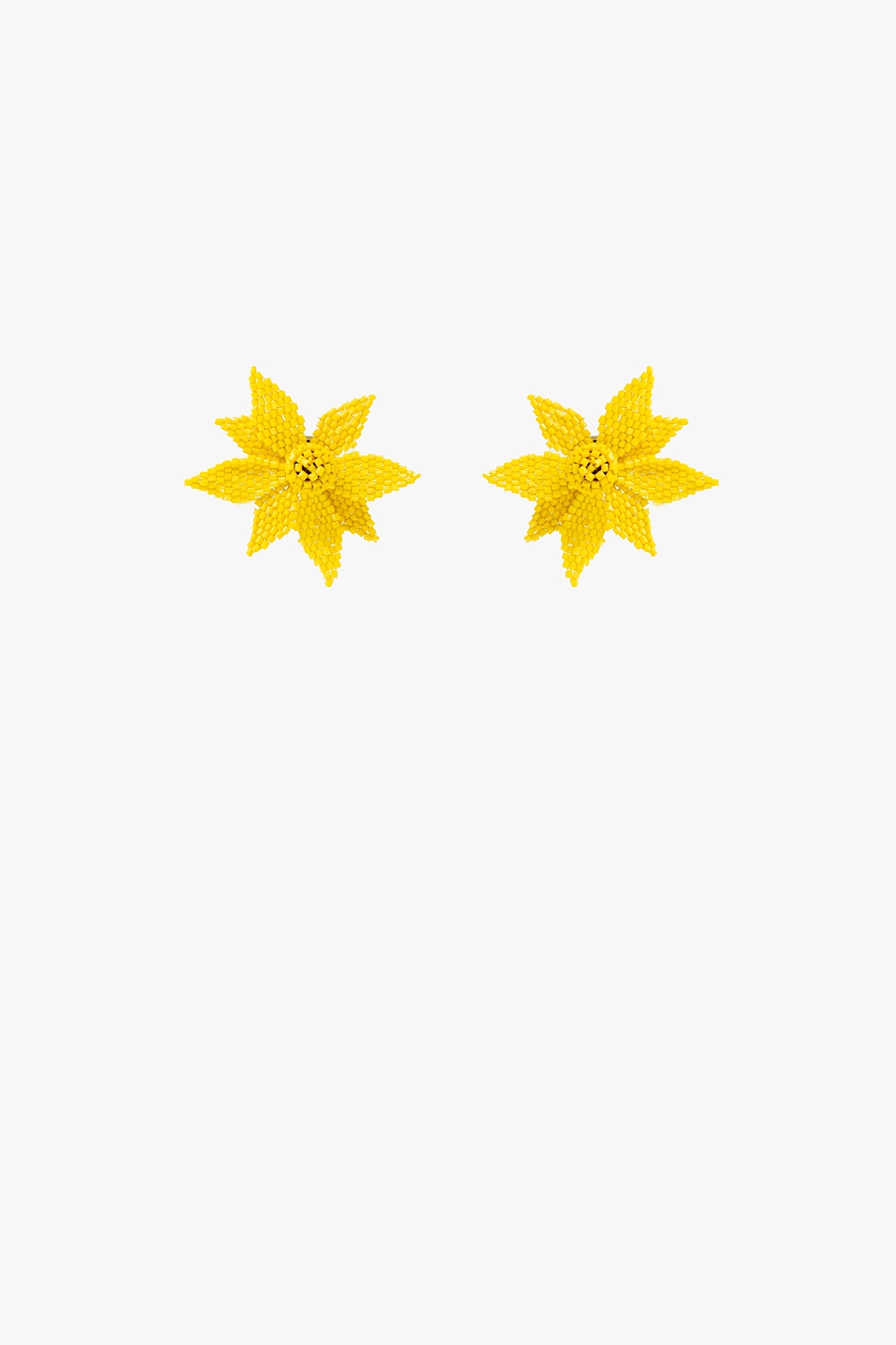 Pendientes Bordados Flor 3D En Amarillo Pendientes Bordados Flor 3D En Amarillo