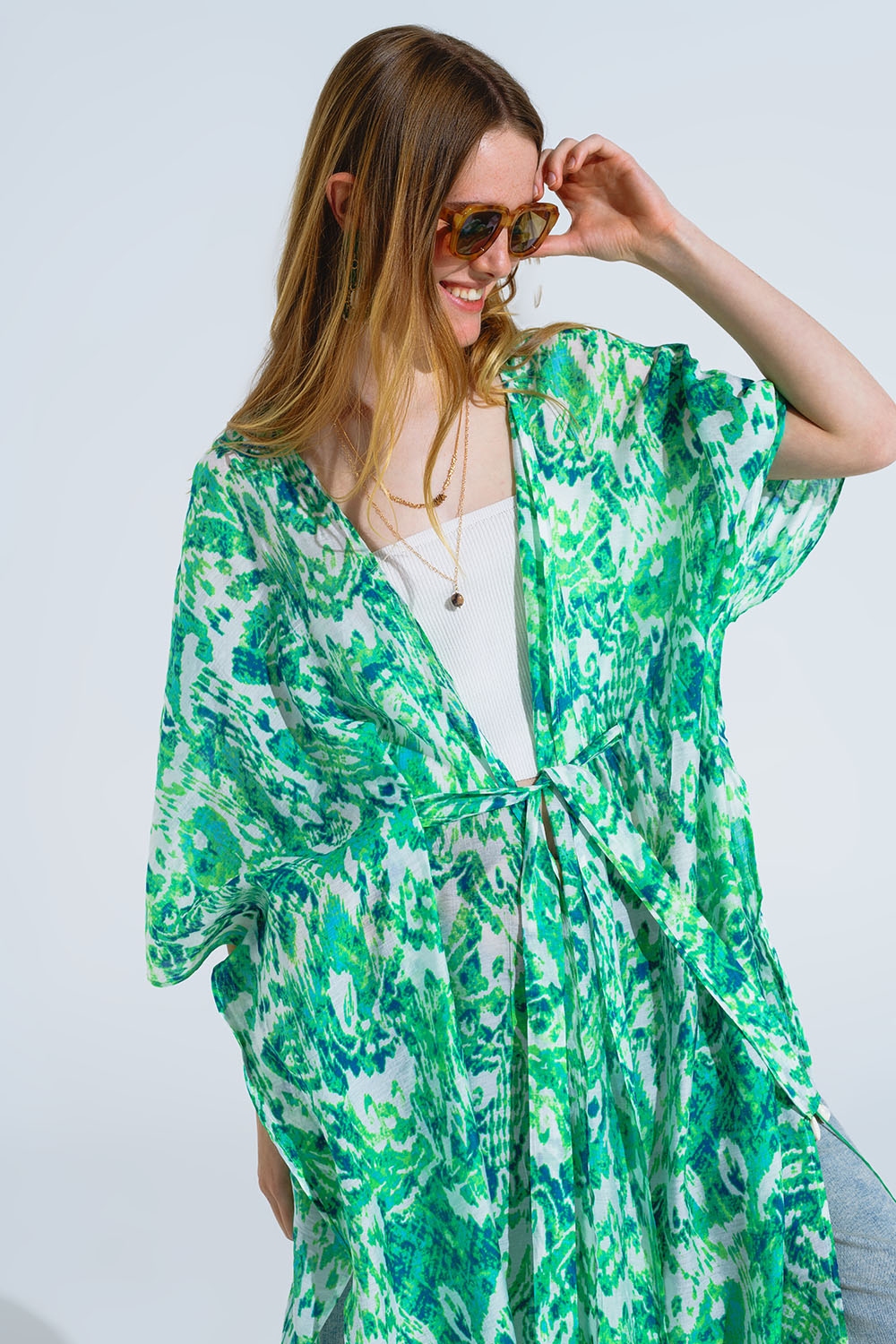 Kimono largo verde con cierre de cordón en estampado tribal Kimono largo verde con cierre de cordón en estampado tribal
