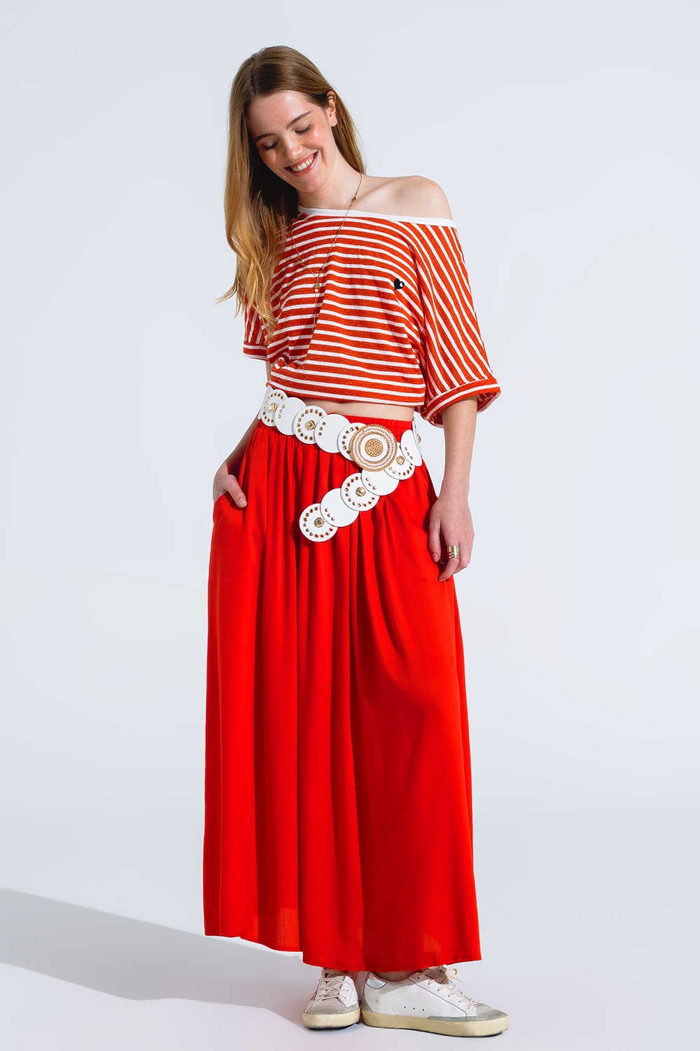 Maxifalda en tejido fluido rojo con cintura elástica Maxifalda en tejido fluido rojo con cintura elástica