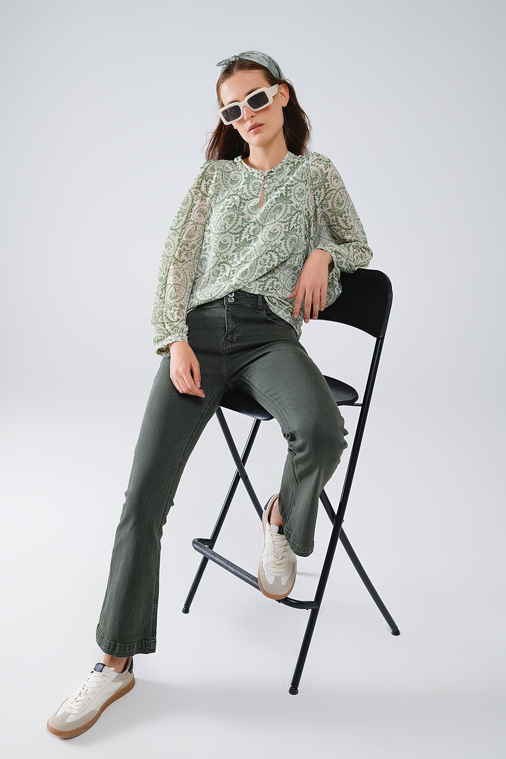 Blusa de gasa verde con estampado floral y mangas globo largas Blusa de gasa verde con estampado floral y mangas globo largas