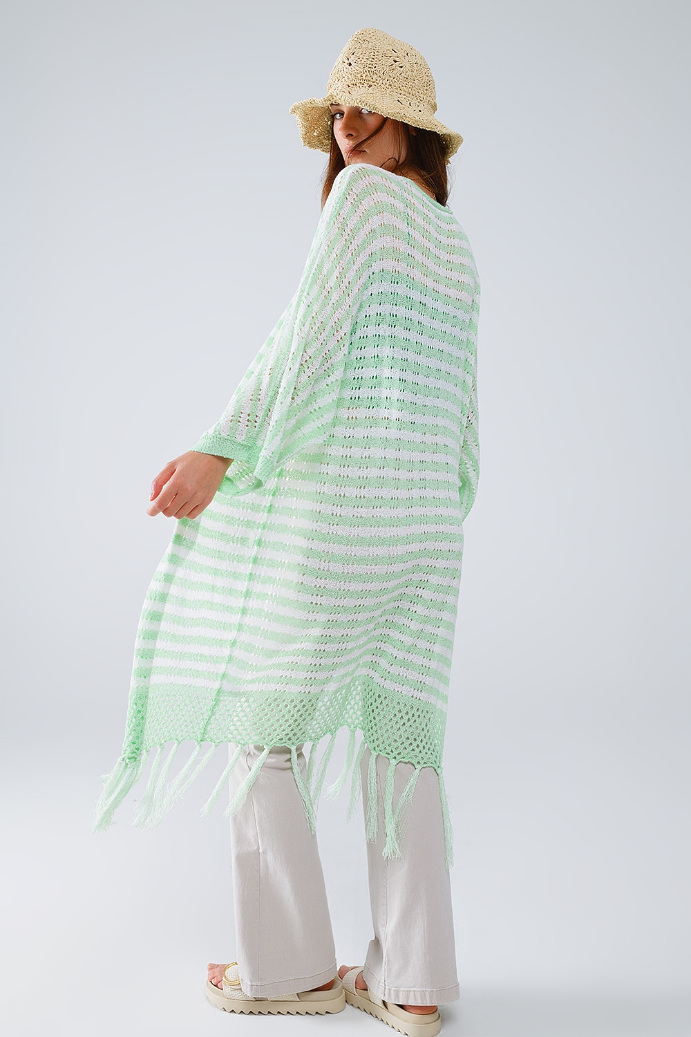C&aacute;rdigan verde estilo boho con punto de pointelle a rayas y detalles de flecos