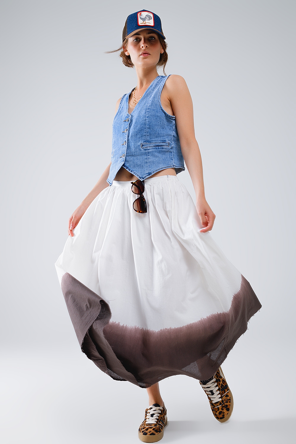 Falda blanca fluida de cintura caída con detalle ombre marrón Falda blanca fluida de cintura caída con detalle ombre marrón