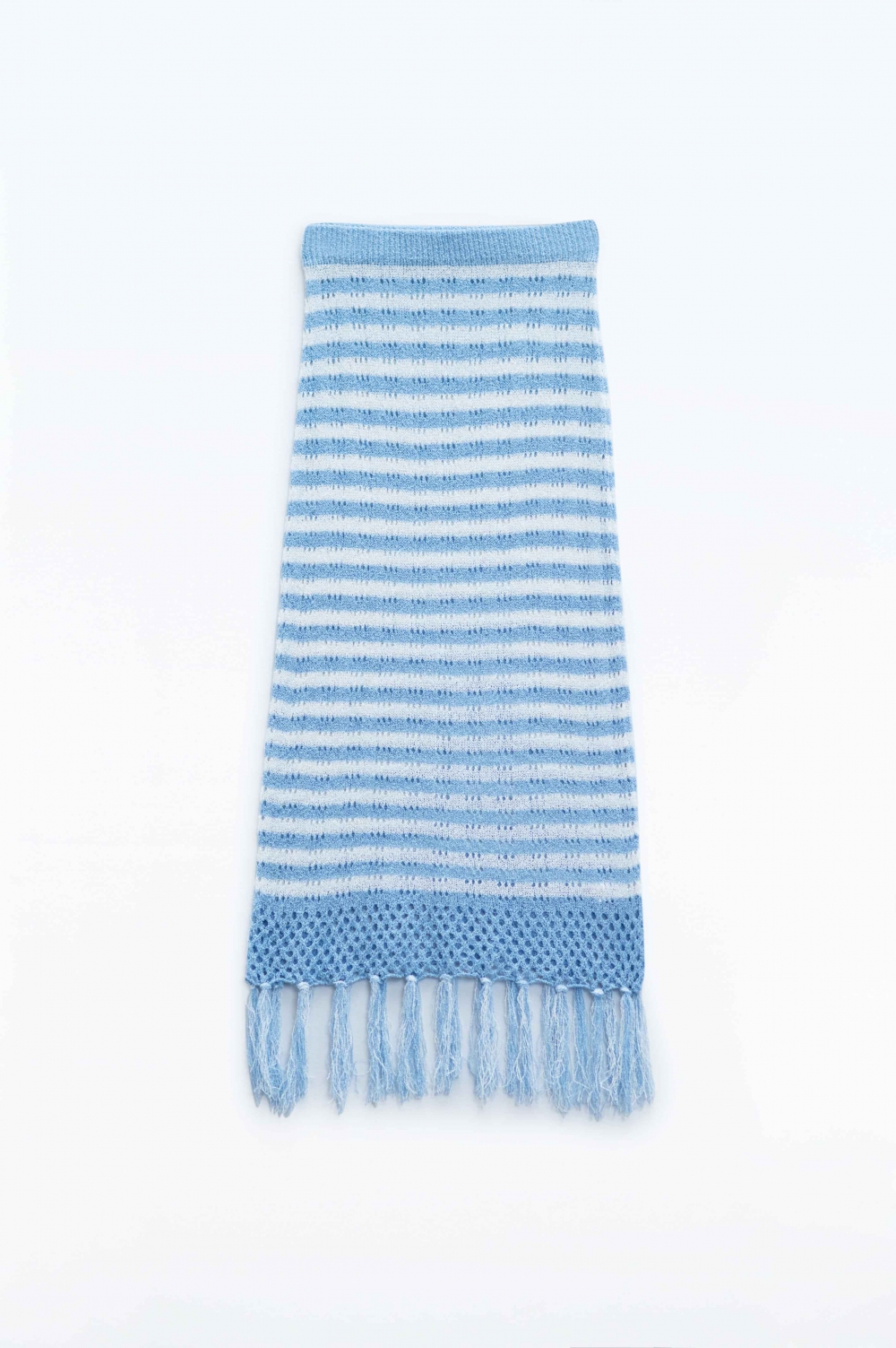 Falda blanca midi de crochet con rayas azules y dobladillo de flecos Falda blanca midi de crochet con rayas azules y dobladillo de flecos