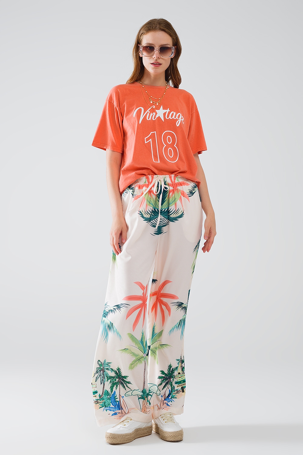 Pantal&oacute;n recto crema con estampado playero y cintura el&aacute;stica