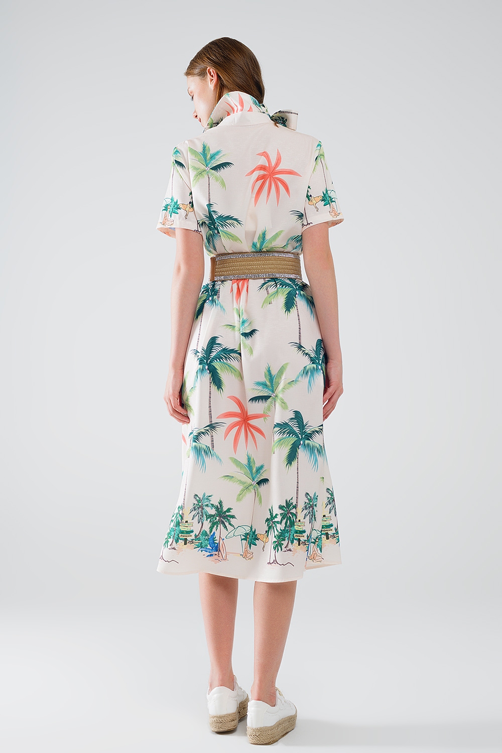 Vestido midi crema con estampado playero y cuello polo