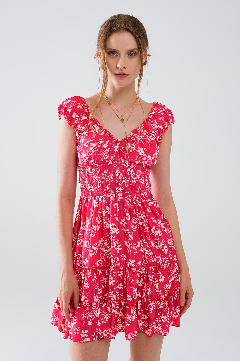 Vestido corto rojo con estampado floral blanco y cintura elástica Vestido corto rojo con estampado floral blanco y cintura elástica