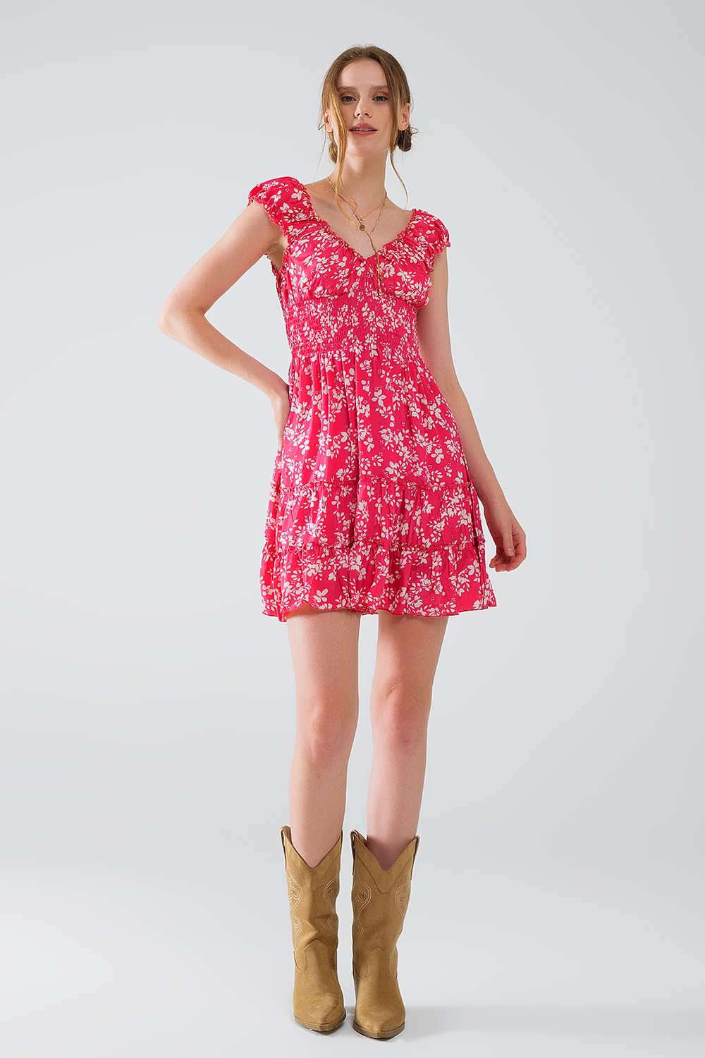 Vestido corto rojo con estampado floral blanco y cintura elástica Vestido corto rojo con estampado floral blanco y cintura elástica
