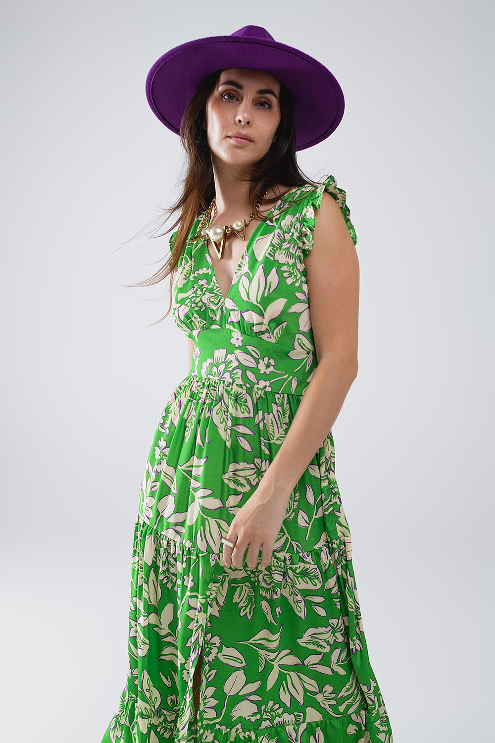 Vestido con estampado floral y cintura ceñida en verde Vestido con estampado floral y cintura ceñida en verde