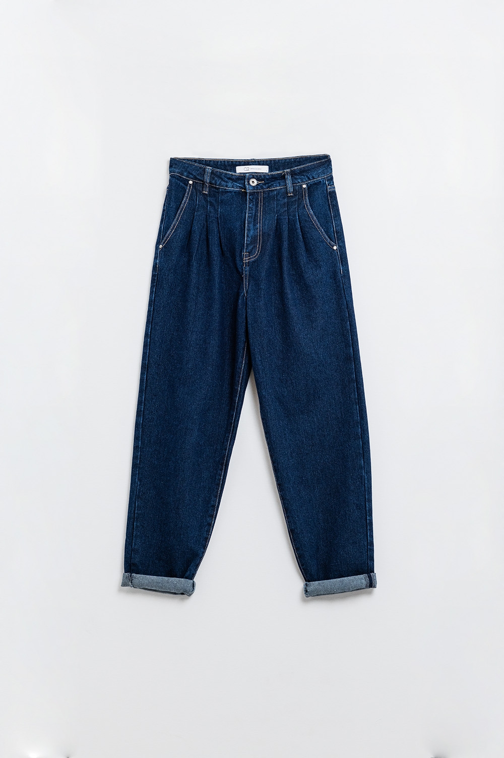 Vaqueros Mom azul raw con detalle de pinzas Vaqueros Mom azul raw con detalle de pinzas