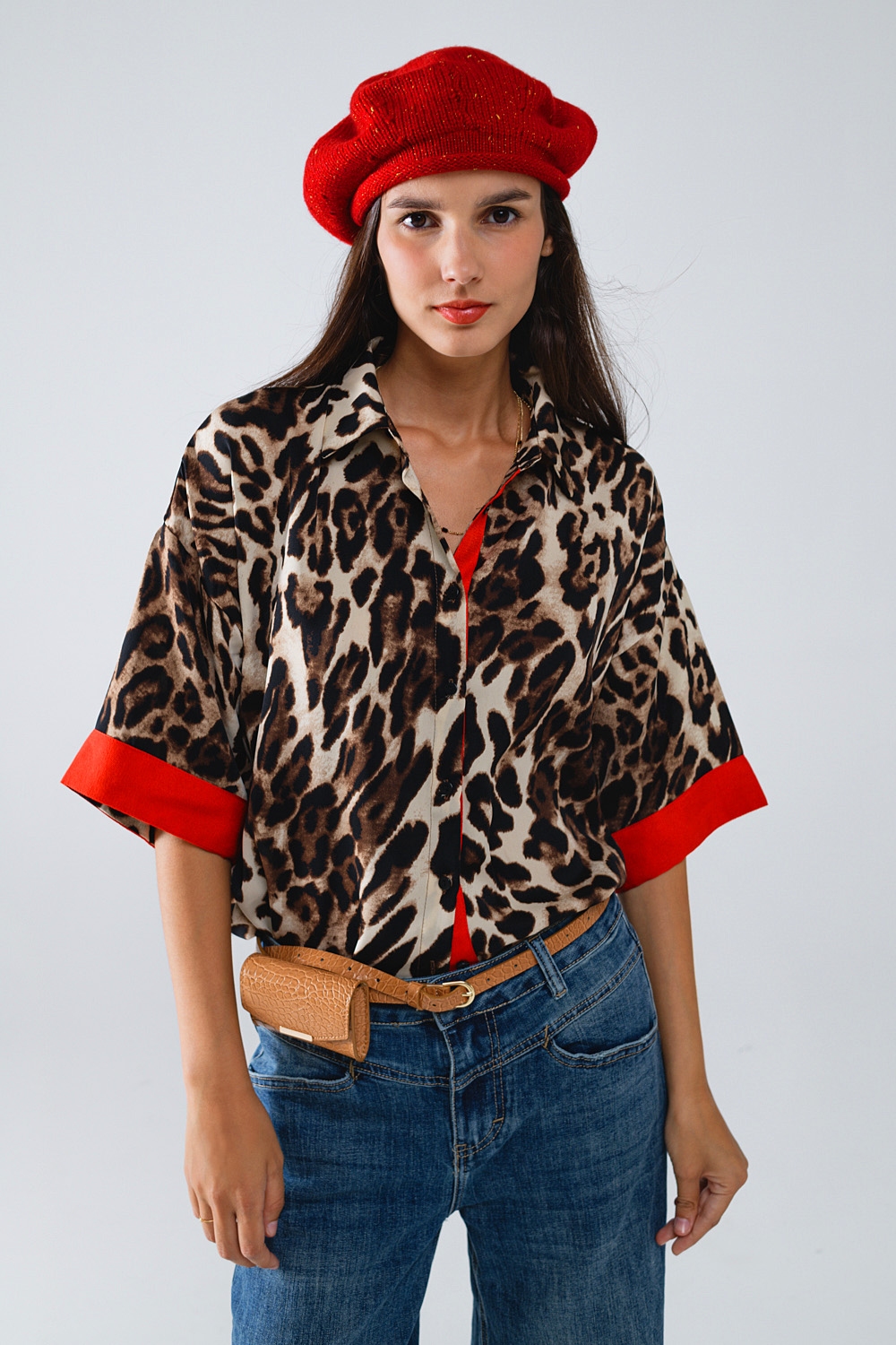 Camisa de leopardo de manga 3/4 con detalles rojos Camisa de leopardo de manga 3/4 con detalles rojos
