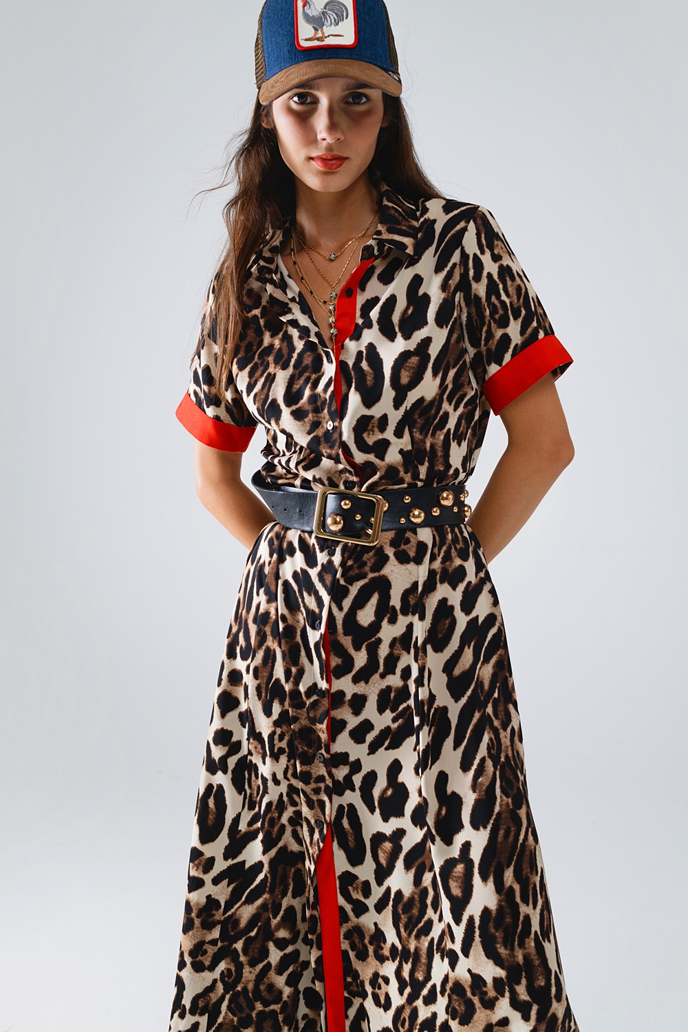 Maxi vestido abotonado de leopardo con detalles rojos Maxi vestido abotonado de leopardo con detalles rojos
